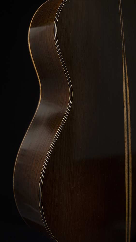 Ausschnitt von Boden und Zargen des Gitarrenmodells ESSENCE